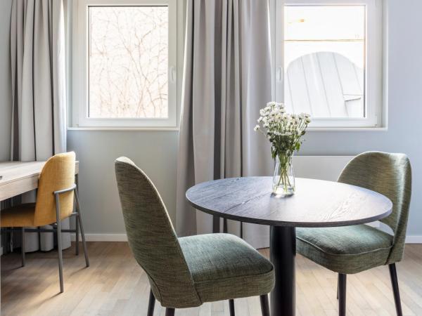 numa I Blend Apartments : photo 3 de la chambre large studio with kitchenette
