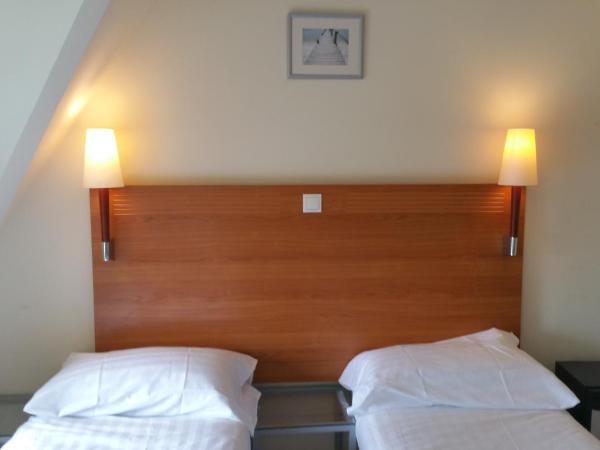 Hotel Isis : photo 6 de la chambre chambre lits jumeaux