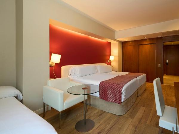 Catalonia Ramblas 4* Sup : photo 3 de la chambre chambre triple