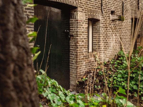 Court Hotel Utrecht City Centre : photo 7 de la chambre chambre lit king-size - vue sur jardin