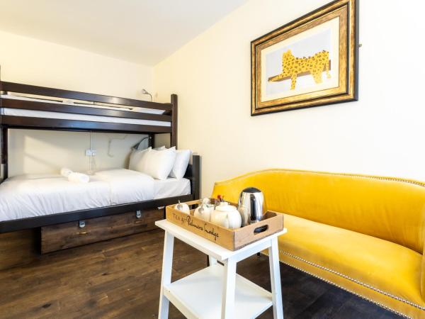 Palmers Lodge Swiss Cottage : photo 5 de la chambre chambre triple avec salle de bains privative