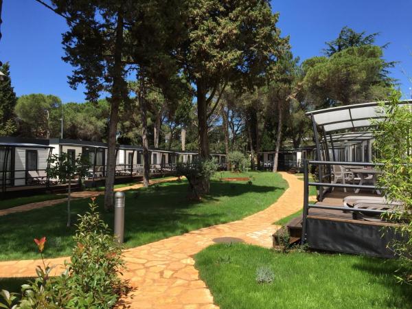 Boutique Camping Materada Beach : photo 10 de la chambre mobile home 2 chambres - vue sur jardin