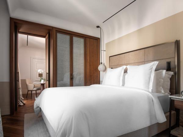 San Domenico Palace, Taormina, A Four Seasons Hotel : photo 5 de la chambre suite junior lit king-size convento