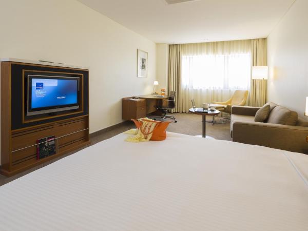 Novotel Canberra : photo 5 de la chambre chambre standard lit queen-size