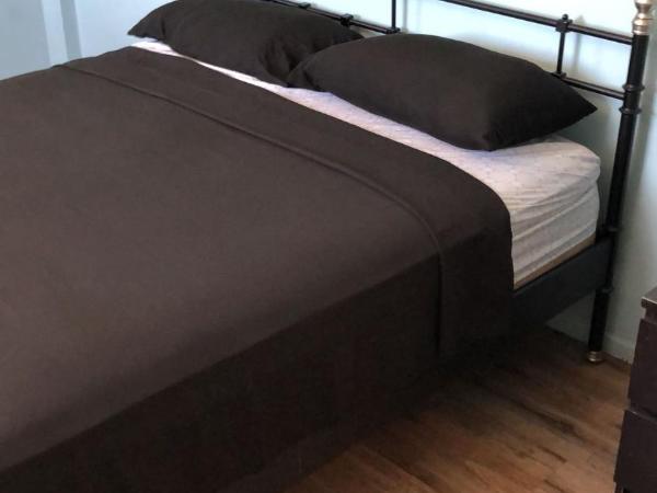 Los Angeles Zen Home : photo 2 de la chambre chambre lit queen-size avec salle de bains commune 