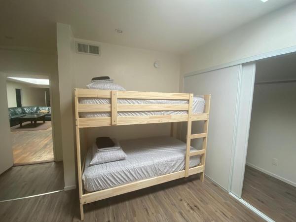 Los Angeles Zen Home : photo 8 de la chambre lits superposés dans dortoir masculin 