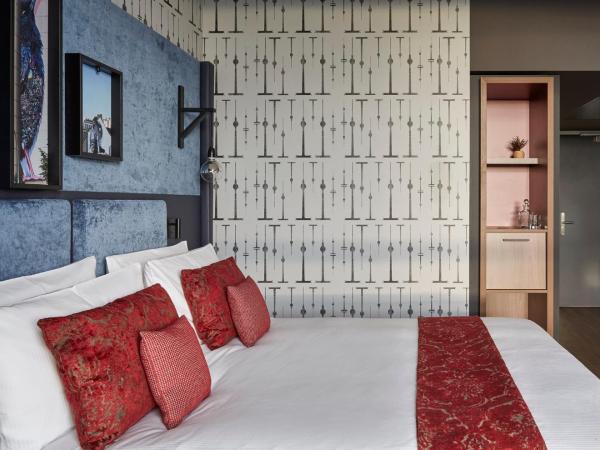 Hotel Indigo Berlin - East Side Gallery : photo 9 de la chambre chambre lit queen-size standard - vue sur rivière