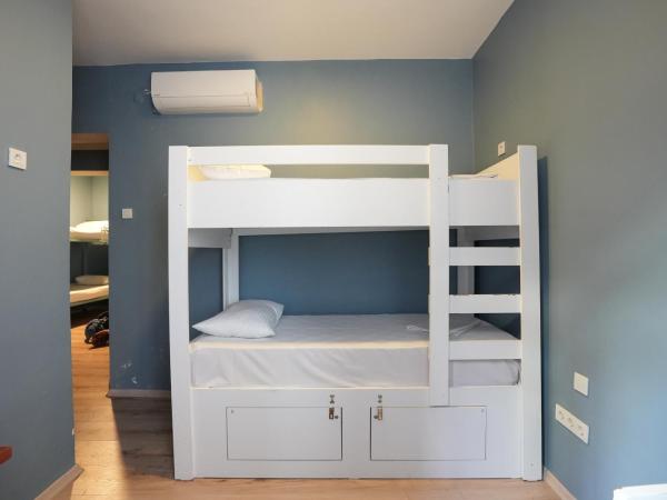 Cheers Vintage Hostel : photo 3 de la chambre lit dans dortoir mixte de 4 lits