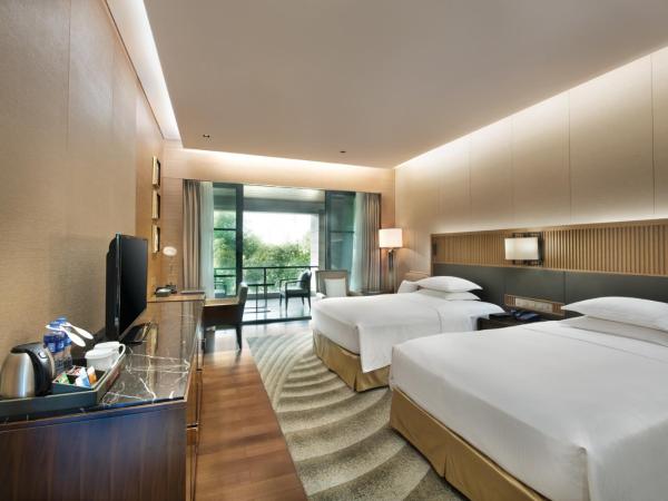 Hilton Wuhan Optics Valley : photo 9 de la chambre chambre lits jumeaux exécutive - accès au salon