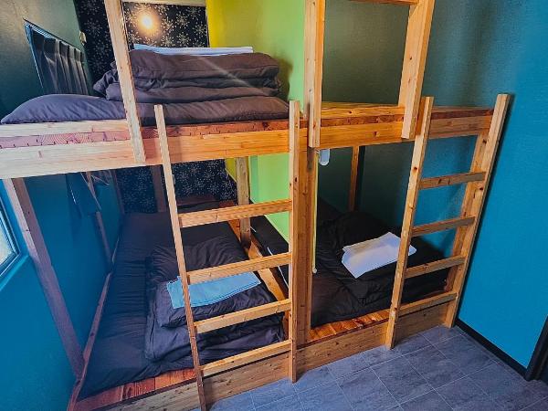 R Hostel Namba south : photo 2 de la chambre chambre triple avec salle de bains commune