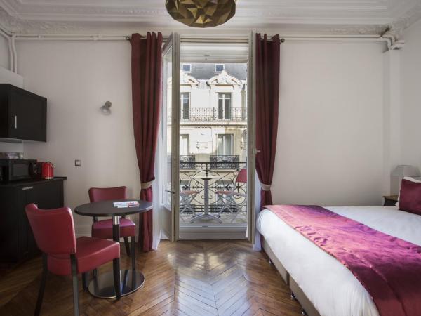 Vestay George V : photo 3 de la chambre suite lit king-size avec balcon