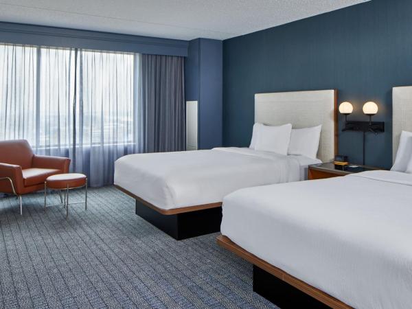 Courtyard by Marriott Detroit Downtown : photo 1 de la chambre chambre avec 2 grands lits queen-size