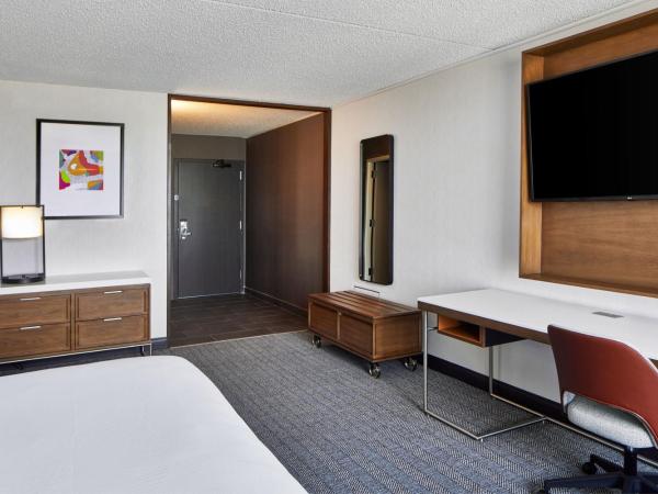 Courtyard by Marriott Detroit Downtown : photo 2 de la chambre chambre lit king-size avec canapé-lit