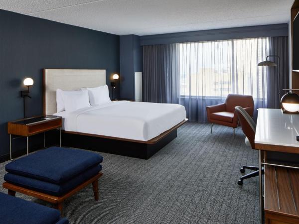 Courtyard by Marriott Detroit Downtown : photo 1 de la chambre chambre lit king-size avec canapé-lit