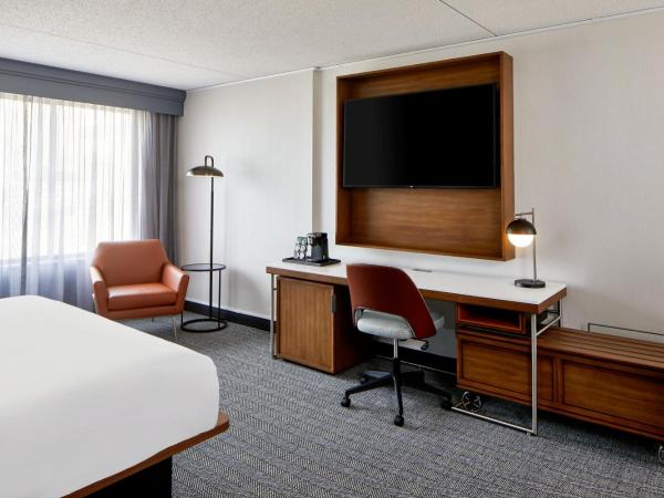 Courtyard by Marriott Detroit Downtown : photo 2 de la chambre chambre lit king-size exécutive avec canapé-lit