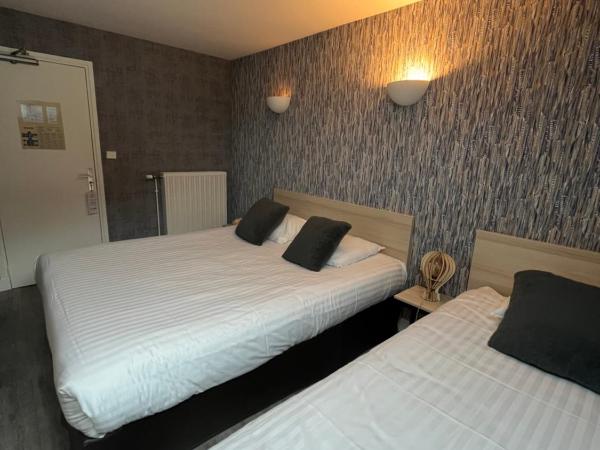 Hôtel De Troyes : photo 5 de la chambre chambre triple standard