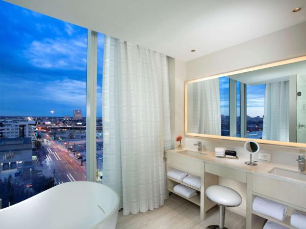 HALL Arts Hotel Dallas, Curio Collection by Hilton : photo 3 de la chambre suite junior lit king-size