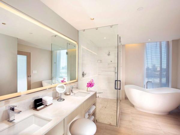 HALL Arts Hotel Dallas, Curio Collection by Hilton : photo 5 de la chambre suite 1 chambre lit king-size