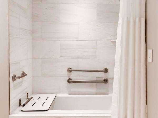 HALL Arts Hotel Dallas, Curio Collection by Hilton : photo 6 de la chambre chambre lit king-size de luxe - accessible aux personnes à mobilité réduite