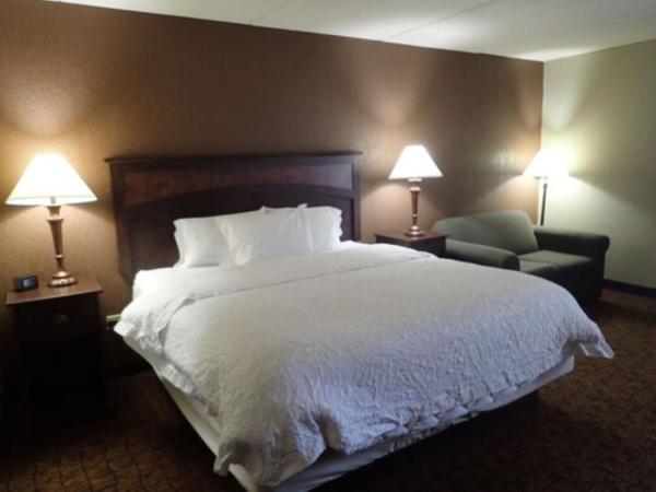 Wingate by Wyndham Baltimore BWI Airport : photo 6 de la chambre chambre lit king-size supérieure - non-fumeurs