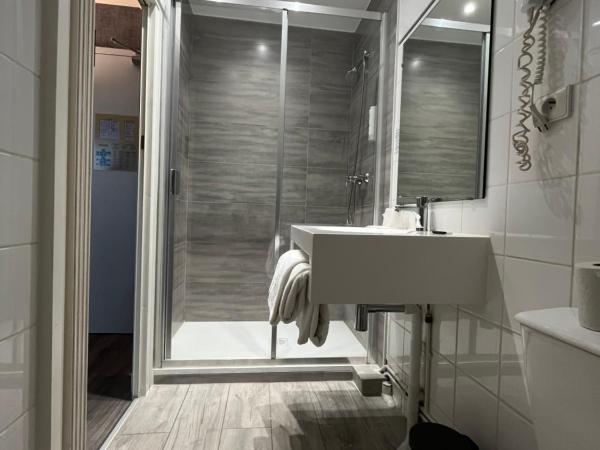 Hôtel De Troyes : photo 3 de la chambre chambre simple