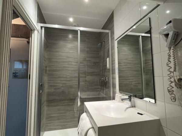 Hôtel De Troyes : photo 2 de la chambre chambre simple