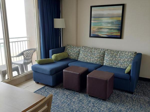 Comfort Suites Beachfront : photo 4 de la chambre suite lit king-size avec canapé-lit - accessible aux personnes à mobilité réduite/non-fumeurs