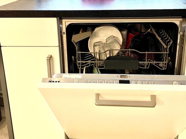 Large Room in Schuttrange Free Parking 10mins to Airport Excellent Customer Services : photo 8 de la chambre chambre double