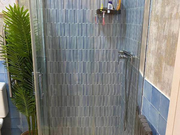 La Banda Rooftop Hostel : photo 4 de la chambre bed in 6-bed female in superior dormitory room with bathroom