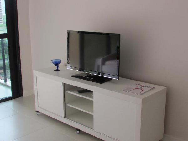 Lindo apto no Barrabela, todo equipado, com arcondicionados split novos no quarto e na sala, limpíssimo, cheiroso, novinho, condomínio em frente à praia, com piscina aquecida, sauna, quadra, academia, lavanderia, salão de beleza, restaurantes, mercado 24h : photo 10 de la chambre appartement avec balcon