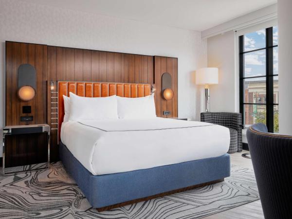 The Godfrey Detroit, Curio Collection By Hilton : photo 2 de la chambre chambre lit king-size