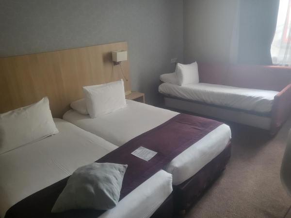 Hôtel Europe and Spa : photo 2 de la chambre hébergement 1 lit double et 1 lit junior (jusqu'à 10 ans)