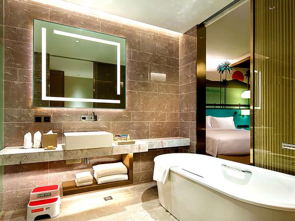 Hilton Garden Inn Sanya : photo 3 de la chambre king family room sea view with balcony