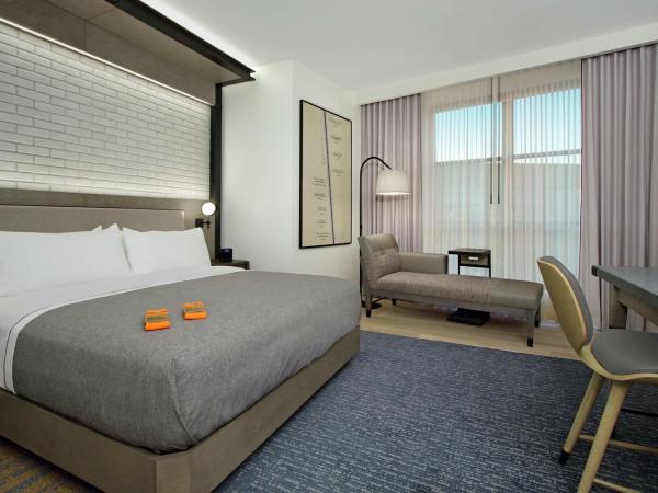 Canopy By Hilton Columbus Downtown Short North : photo 2 de la chambre chambre lit king-size - accessible aux personnes à mobilité réduite