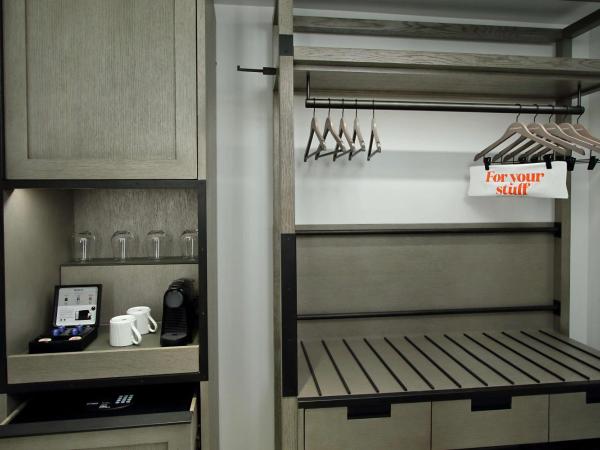 Canopy By Hilton Columbus Downtown Short North : photo 6 de la chambre chambre king de luxe corner