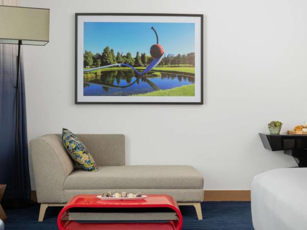 The Art Hotel Denver, Curio Collection by Hilton : photo 3 de la chambre suite 1 chambre lit king-size – vue sur montagnes