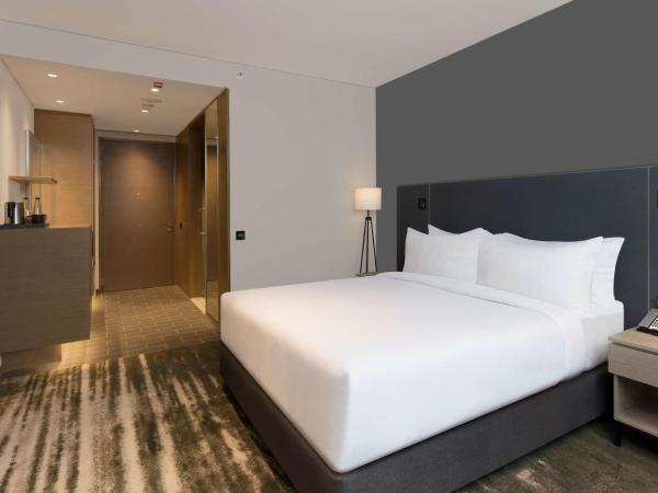 Hilton Garden Inn Bengaluru Embassy Manyata Business Park : photo 2 de la chambre chambre lit king-size - accessible aux personnes à mobilité réduite