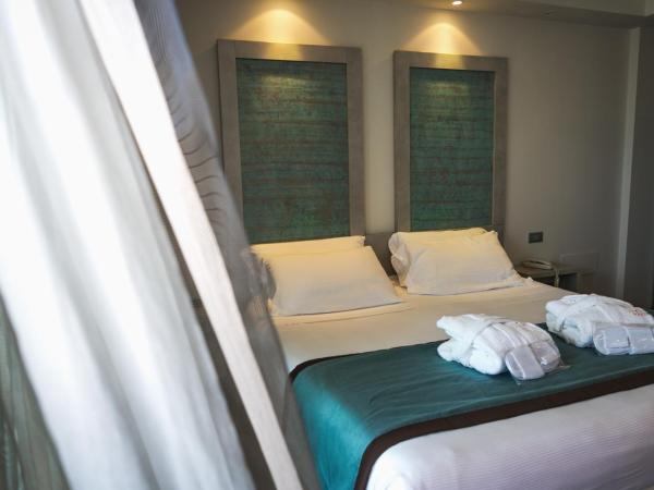 Yes Hotel Touring & SPA : photo 7 de la chambre city side superior double room with balcony and pool access 