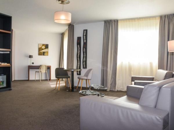 Best Western Plus La Marina : photo 1 de la chambre suite lit queen-size - vue sur piscine - non-fumeurs