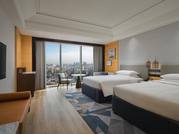 Sheraton Shanghai Pudong Riverside : photo 1 de la chambre chambre double avec 2 lits doubles - vue sur ville