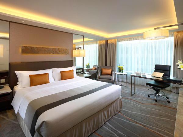 InterContinental Grand Stanford Hong Kong, an IHG Hotel : photo 2 de la chambre hébergement lit king-size club - vue sur ville