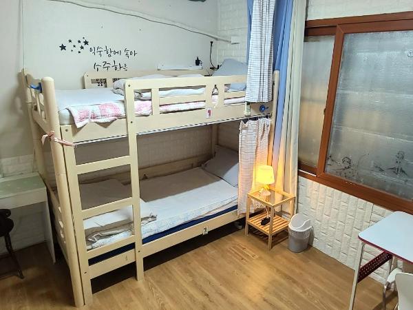 Appletree Guesthouse : photo 2 de la chambre chambre lits jumeaux standard avec salle de bains commune