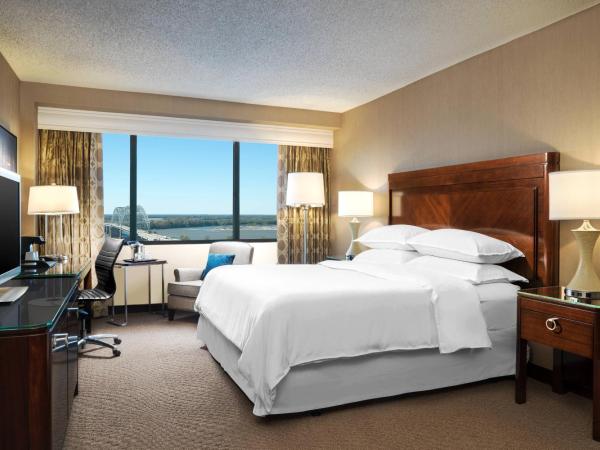 Sheraton Memphis Downtown Hotel : photo 2 de la chambre chambre deluxe plus spacieuse avec 1 lit king-size