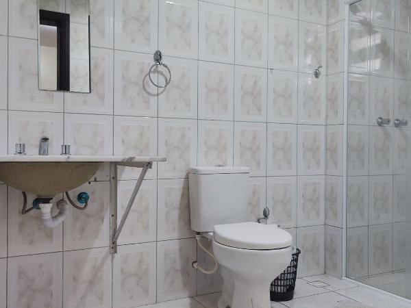 Oberon : photo 2 de la chambre chambre quadruple Économique avec salle de bains commune