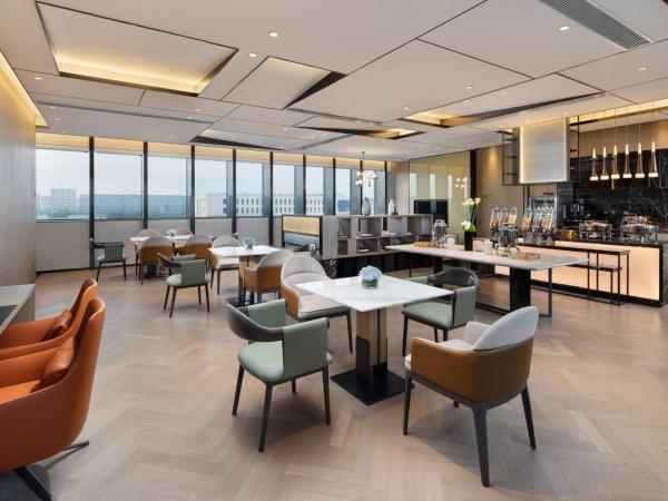 Courtyard by Marriott Hangzhou West : photo 3 de la chambre executive lounge access, guest room, 1 king, garden view