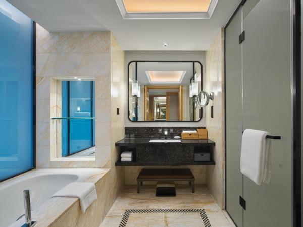 Sheraton Shanghai Pudong Riverside : photo 4 de la chambre chambre lit king-size - vue sur ville