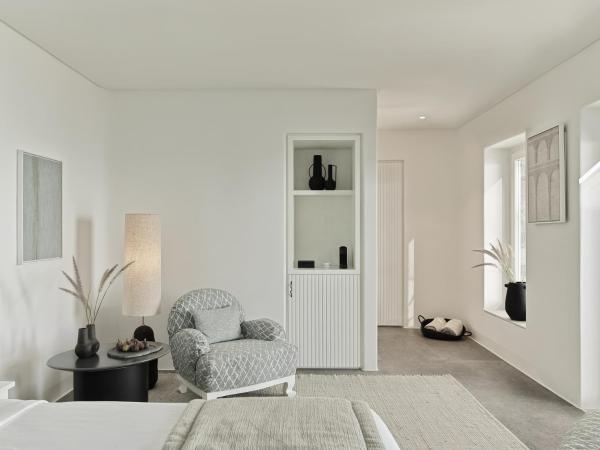 Canaves Oia Suites - Small Luxury Hotels of the World : photo 4 de la chambre suite avec piscine