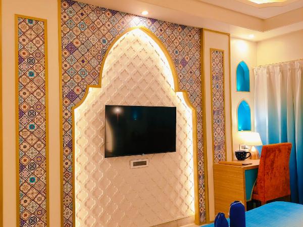 Hotel Sarang Palace - Boutique Stays : photo 2 de la chambre luxurious moroccan theme room with panoramic city view and designer bed