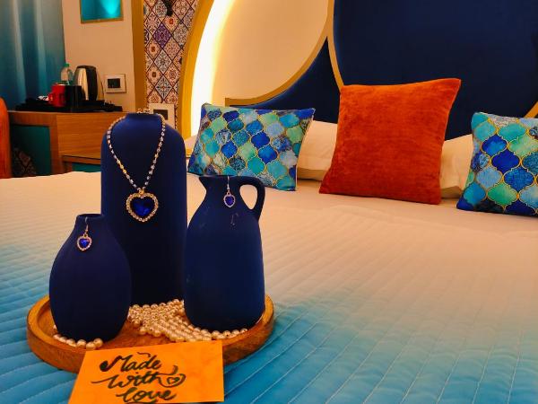 Hotel Sarang Palace - Boutique Stays : photo 8 de la chambre luxurious moroccan theme room with panoramic city view and designer bed