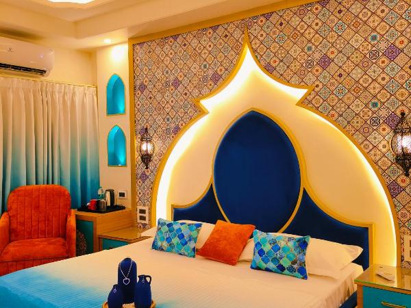 Hotel Sarang Palace - Boutique Stays : photo 7 de la chambre luxurious moroccan theme room with panoramic city view and designer bed